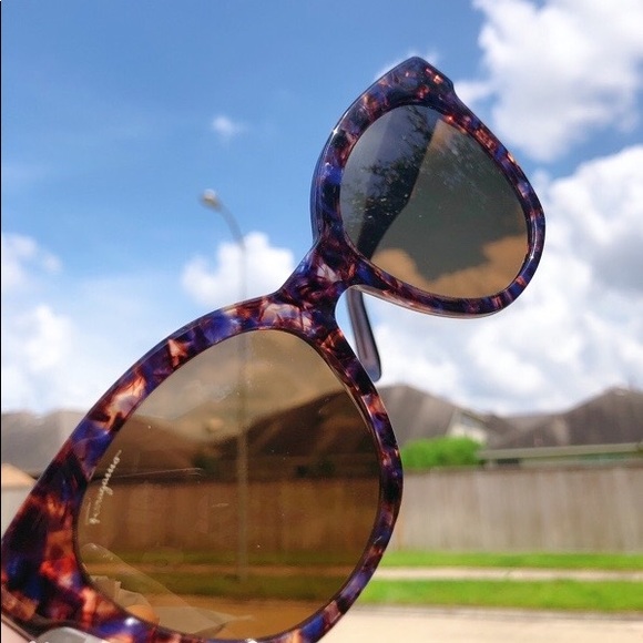 100% authentic Salvatore Ferragamo sunglasses - Picture 3 of 11